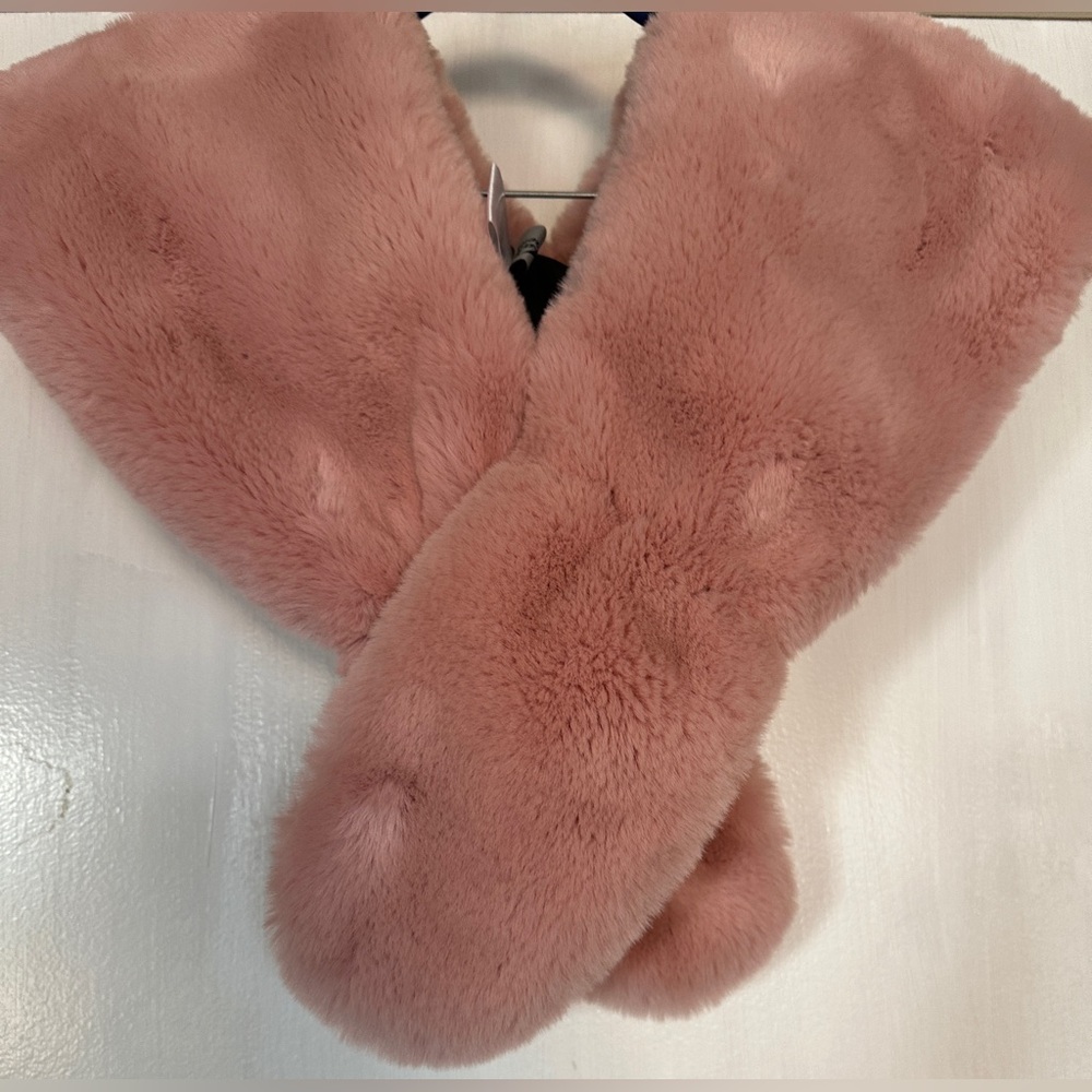 Pink Faux Fur Women‘s Wrap